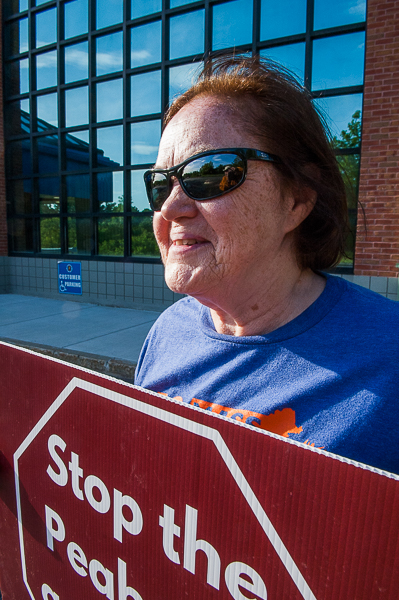 Demonstrator at the PMLP offices